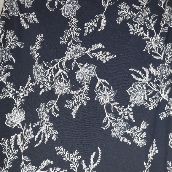 J.Jill Wearever Collection Floral Sleeveless Top - Navy and White - Picture 12 of 12